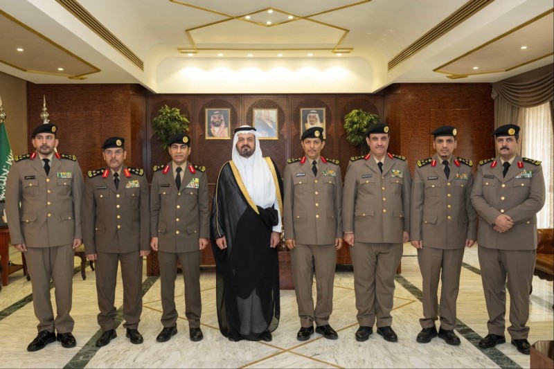 نائب أمير مكة يقلّد قيادات أمنية رتبهم الجديدة