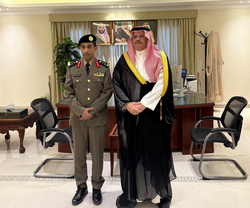 محافظ الجبيل "الداود" يستقبل مدير شرطة المحافظة بمناسبة ترقيته