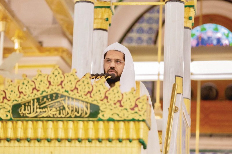 إمام المسجد النبوي: اغتنموا الزمن قبل فوات الأوان