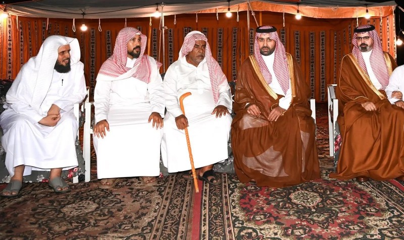 أمير جازان ونائبه يواسيان أسرة اللغبي ويقدمان واجب العزاء في وفاة والدته وشقيقيه
