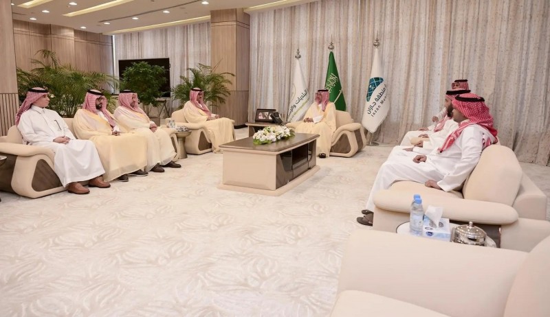 أمين جازان يبحث تعزيز التعاون مع اللجنة الوطنية للجان العمالية