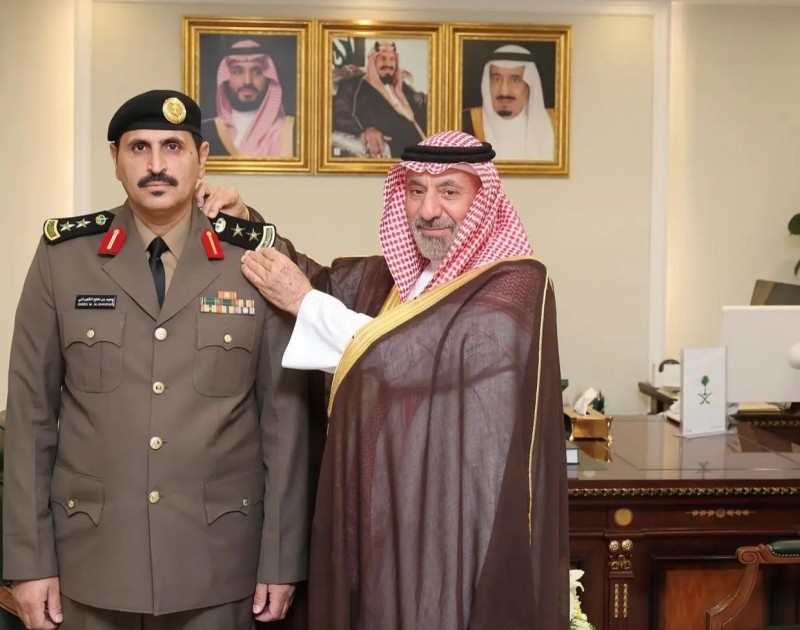 أمير نجران يقلّد قيادات أمنية رتبهم الجديدة