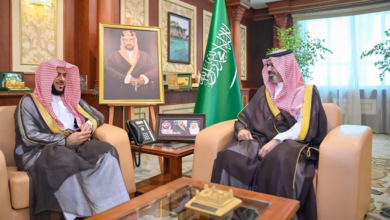 نائب أمير جازان يهنئ الشيخ خالد معافى بعضوية المحكمة العليا