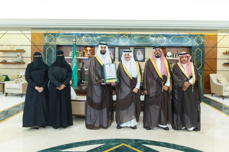 أمير  الشرقية يستقبل مدير عام فرع وزارة الموارد البشرية
