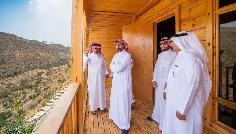 الرئيس التنفيذي لمكتب تطوير الباحة يزور بلجرشي والمندق