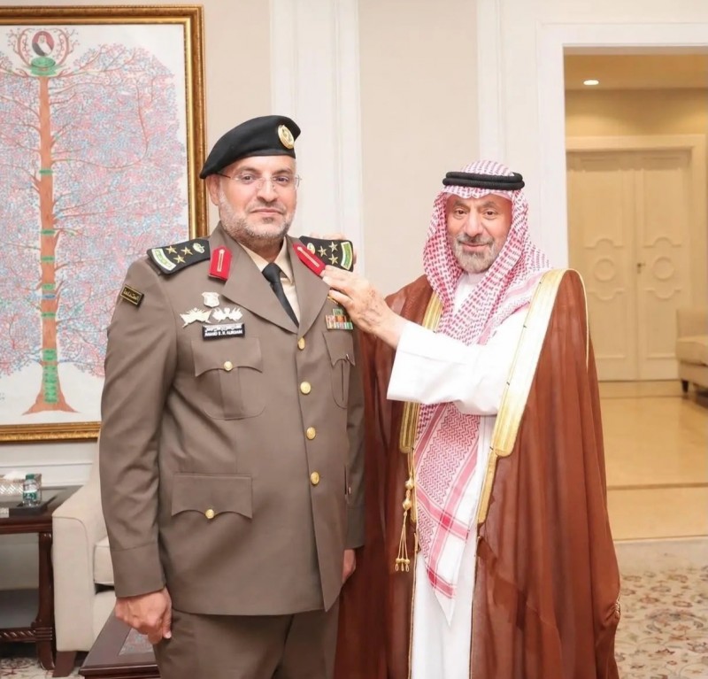 أمير نجران يقلد العميد خالد البقمي رتبته الجديدة
