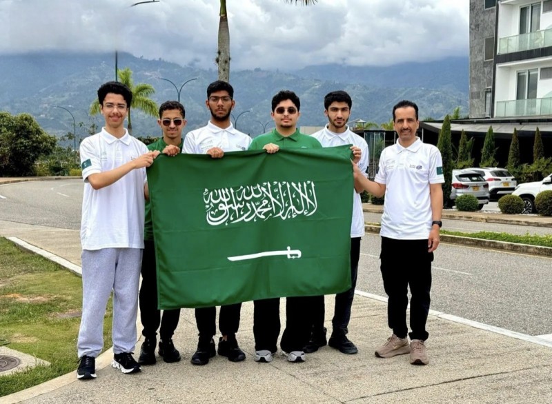 المنتخب السعودي للفيزياء يمثل المملكة في أولمبياد الفيزياء الدولي 2026 بكولومبيا