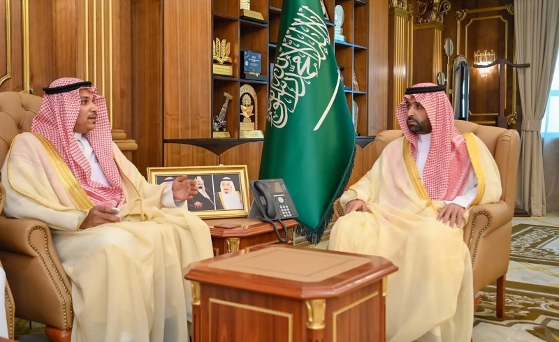 أمير جازان يستقبل رئيس جمعية الرؤية المستقبلية للإرشاد المهني