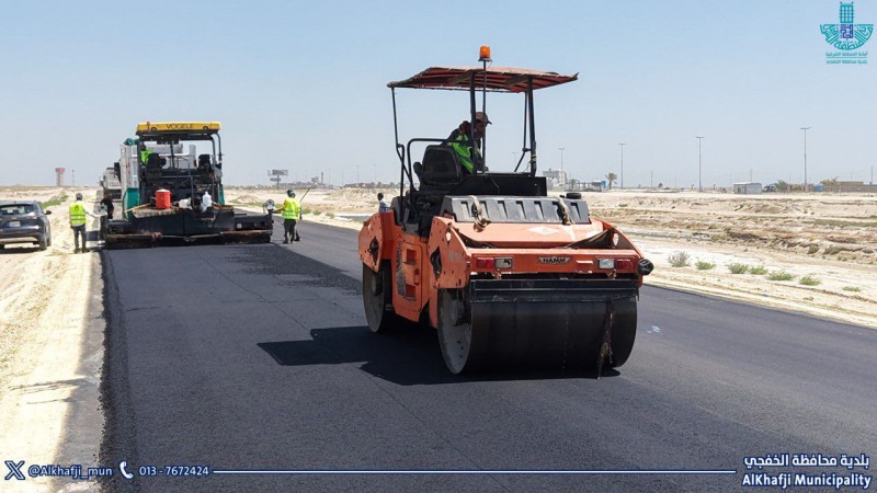 بلدية محافظة الخفجي تواصل إنشاء مداخل حي جوهرة