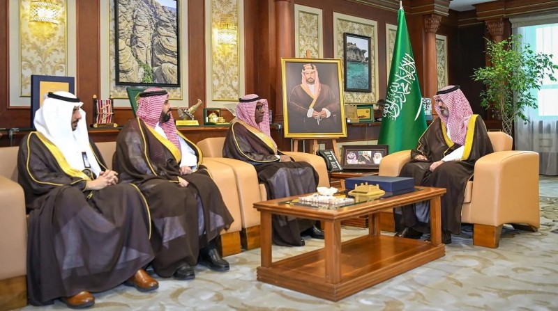 نائب أمير جازان يطّلع على التقرير السنوي لجامعة جازان لعام 2025 نائب أمير جازان يطّلع على التقرير السنوي لجامعة جازان لعام 2025
