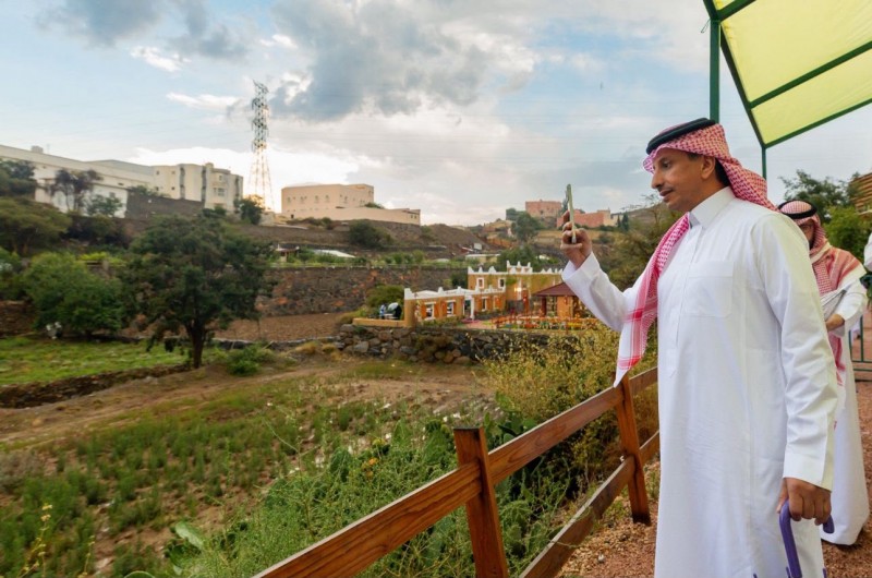 الخطيب يوثق قصة نجاح عسير السياحية