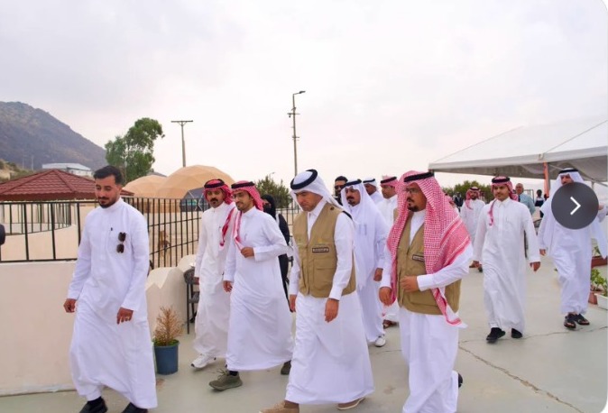 الحقيل يلتقي أهالي ومستثمري الباحة