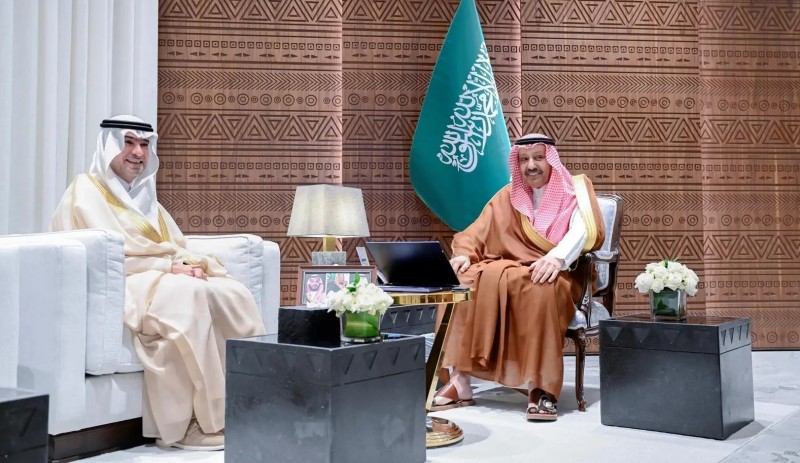 أمير الباحة يبحث جهود التطوير مع وزير البلديات