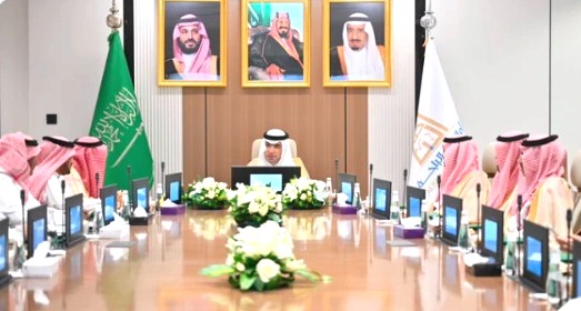 الحقيل يلتقي أهالي ومستثمري الباحة