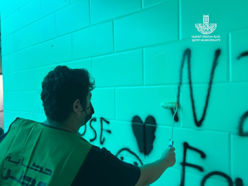 بلدية القطيف تنفذ مبادرة أثر لتحسين المشهد الحضري بمشاركة تطوعية