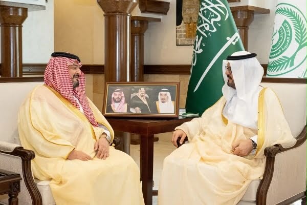 نائب أمير مكة يبحث مع أمين جدة خطط الأمانة