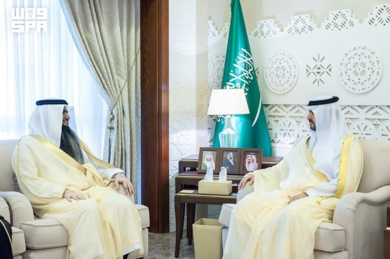 نائب أمير الشرقية يستقبل مدير بريد المنطقة لبحث تطوير الخدمات البريدية