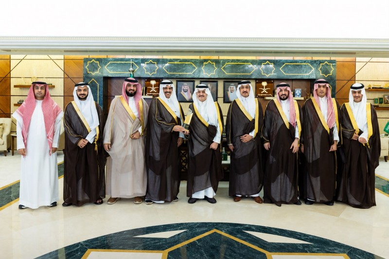 أمير المنطقة الشرقية يستقبل رئيس وأعضاء مجلس إدارة غرفة حفر الباطن