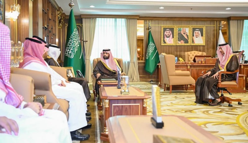 أمير جازان يطلع على منجزات هيئة التراث بالمنطقة