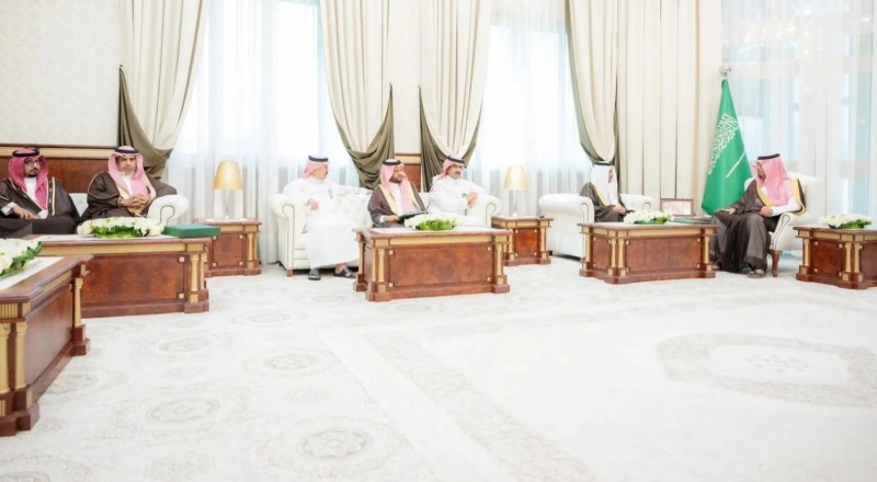 نائب أمير الباحة يطلع على منجزات جمعية الباحة الخضراء ومبادراتها البيئية