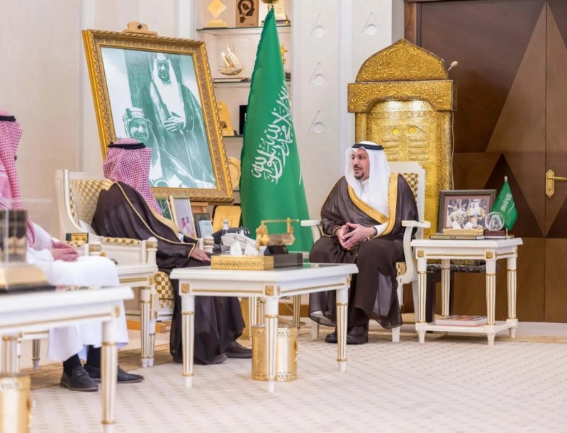 أمير القصيم يطلع على منجزات البريد السعودي بالمنطقة