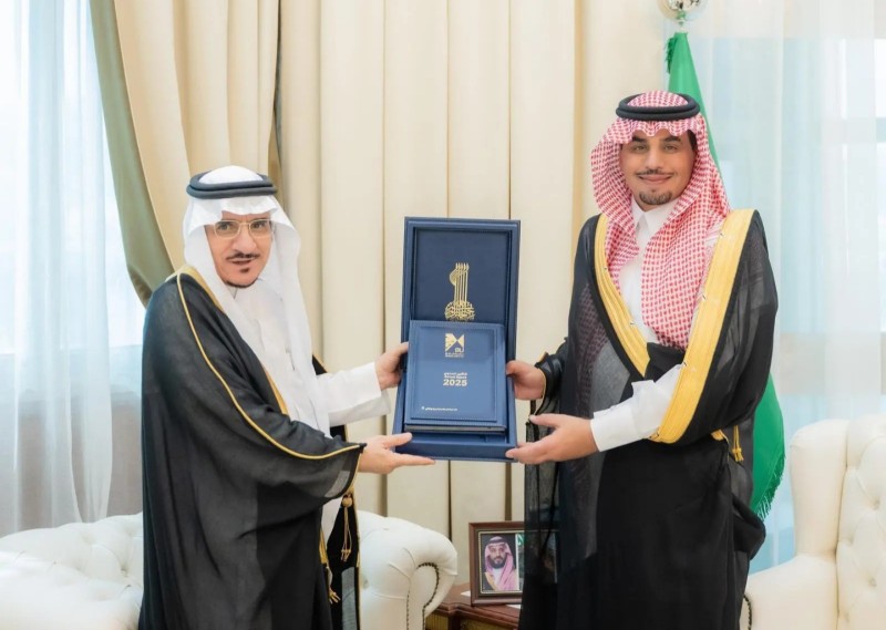 نائب أمير الباحة يطلع على التقرير السنوي لجامعة الباحة