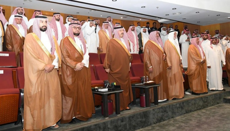 أمير عسير يكرّم أصحاب العطاء