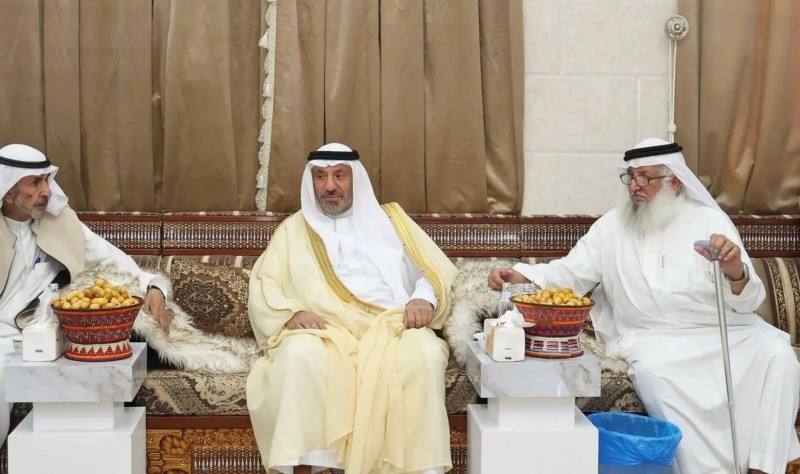 أمير نجران يواسي أسرة آل قحص في وفاة علي بن حمد القحص أمير نجران يواسي أسرة آل قحص في وفاة علي بن حمد القحص
