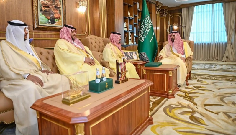 أمير جازان يطلع على التقرير السنوي لجمعية صواب أمير جازان يطلع على التقرير السنوي لجمعية صواب