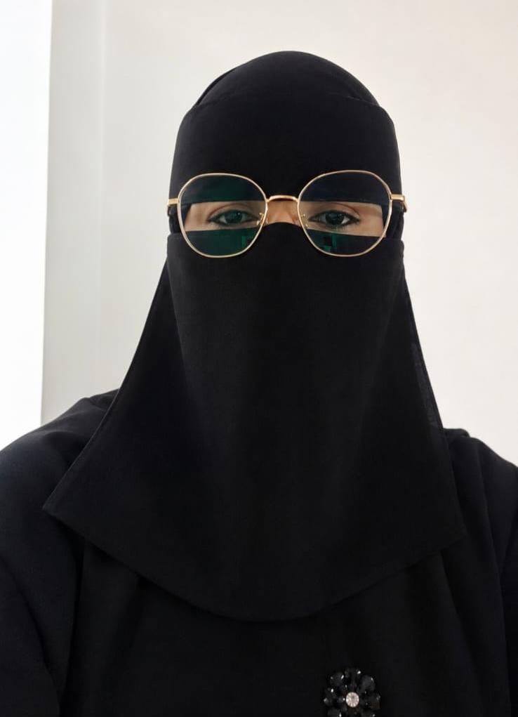 صفية محرق.. حضورٌ مهني يزهر بالتميّز