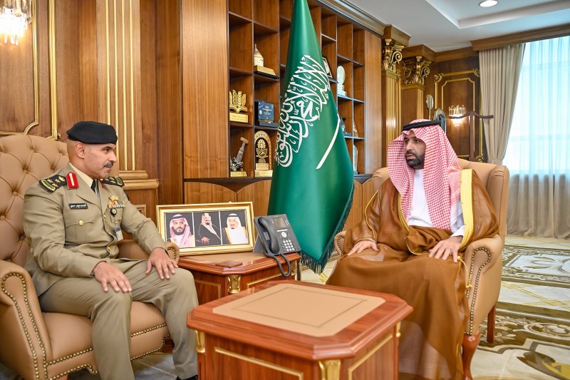 أمير جازان يستقبل قائد قوة أمن المنشآت بالمنطقة