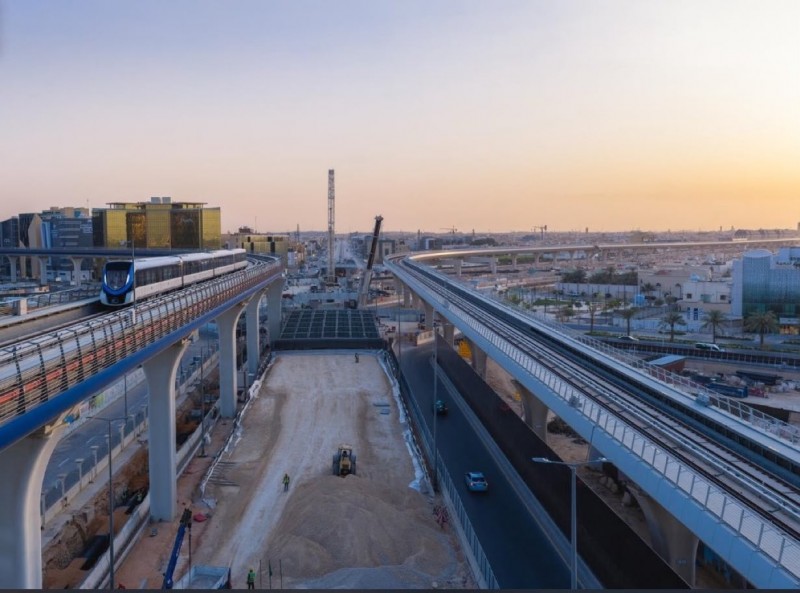 إنجاز أكثر من 50% من جسر طريق الثمامة عند تقاطع العليا