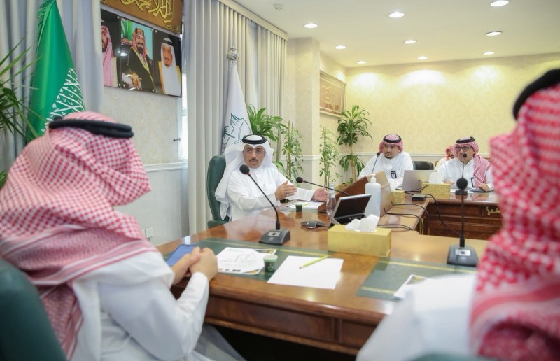 أمين الطائف يناقش مشاريع إعادة التدوير والاستدامة