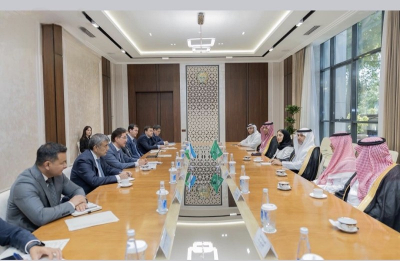 وزير الصحة يبحث فرص التعاون الصحي وتمويل الخدمات مع أوزبكستان