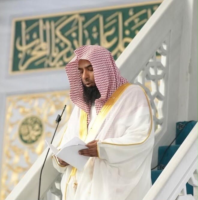 إمام المسجد النبوي يحث على التراحم وسقيا الظمآن