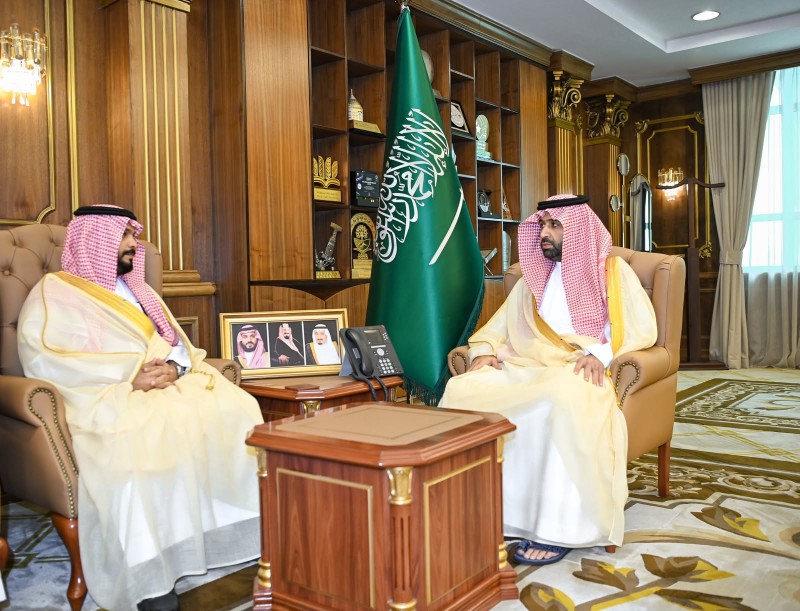 أمير جازان يطّلع على برامج ومبادرات رابطة الهواة لكرة القدم