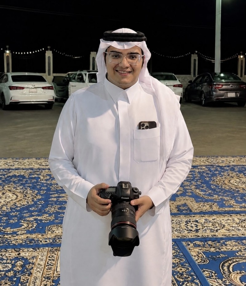 عبدالوهاب إبراهيم أبو خيرة.. عدسةٌ توثق الجمال وتصنع الأثر