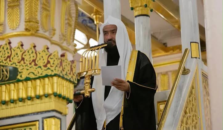 إمام المسجد النبوي: تقوى الله طريق السعادة الحقيقية