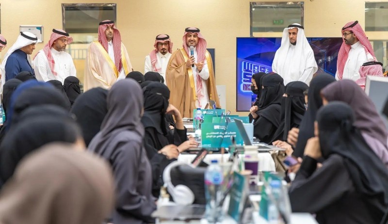 قيادات التدريب التقني تطّلع على معسكر الذكاء الاصطناعي في واس