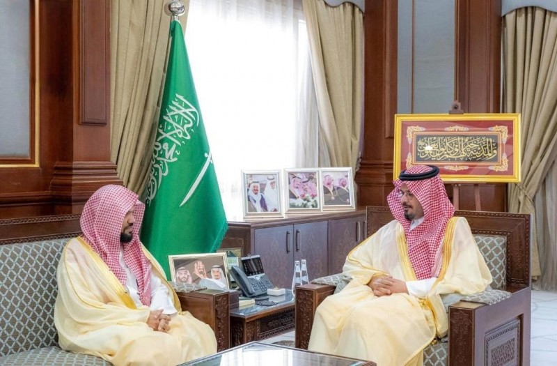 أمير المدينة المنورة يستقبل مساعد الرئيس العام للشؤون الدينية بالمسجد النبوي