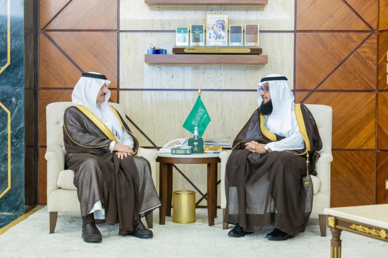 أمير الشرقية يستقبل الرئيس التنفيذي لجمعية البر