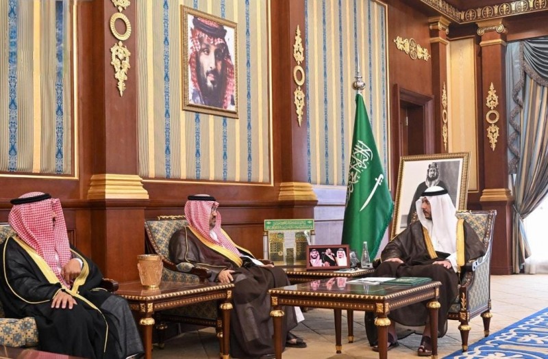 نائب أمير المدينة يطّلع على تقرير الصحة وأداء بنوك الدم بالمنطقة
