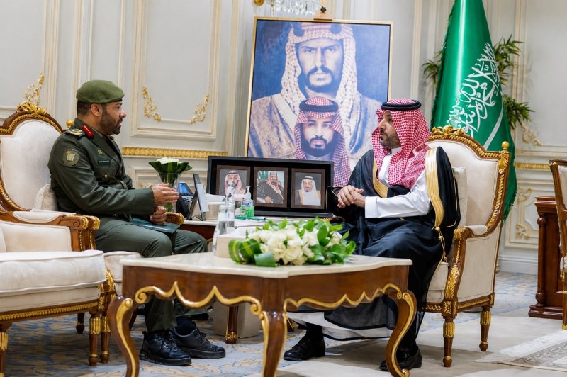 نائب أمير الحدود الشمالية يطّلع على التقرير النصف سنوي للجوازات