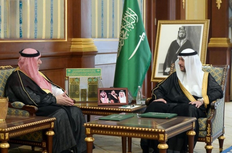 نائب أمير المدينة المنورة يطلع على أعمال مركز الأمير سلطان بن عبدالعزيز