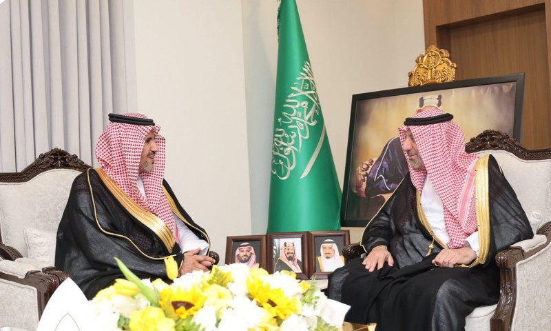 أمير نجران يلتقي عضو مجلس الشورى آل دغرير.