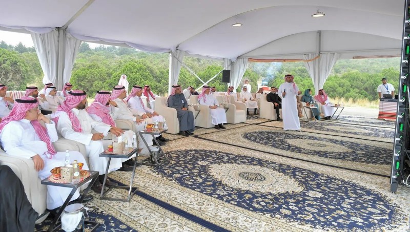 أمير عسير ووزير الاستثمار يبحثان تعزيز الفرص الاستثمارية بالمنطقة