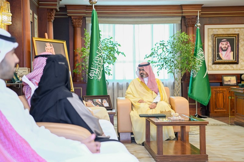 نائب أمير منطقة جازان يستقبل عميد كلية منار الجنوب للعلوم والتقنية