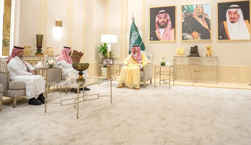 نائب أمير الباحة يطّلع على برامج جمعية القدم السكرية