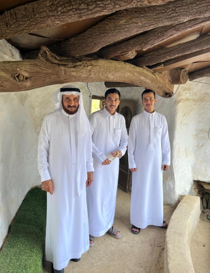 الشيخ محمد الزيداني يزور حصن آل أبو عساف التاريخي في رجال ألمع