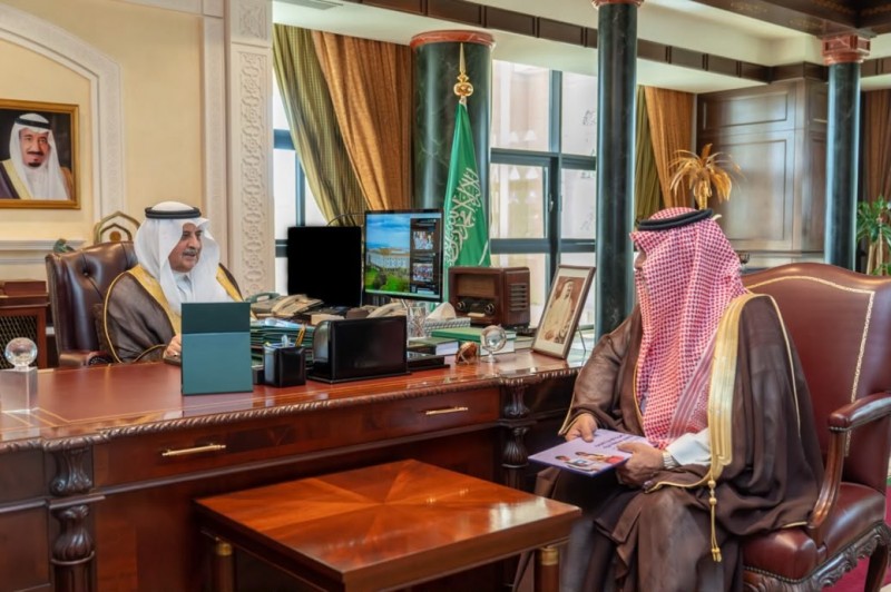 أمير تبوك يؤكد أهمية جاهزية المدارس وجودة البيئة التعليمية